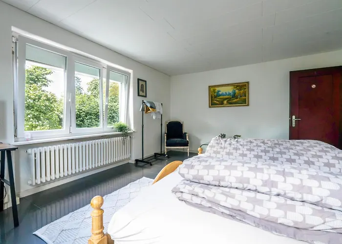 Rum i privatbostad Sunny Near Airport *