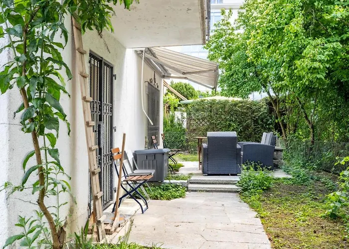 Rum i privatbostad Sunny Near Airport