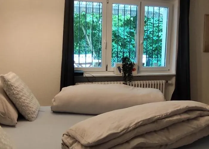 Rum i privatbostad Sunny Near Airport *