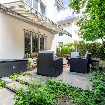 Sunny Near Airport *