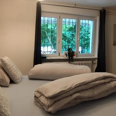 Habitación en casa particular Sunny Near Airport *